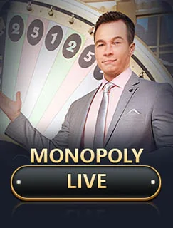 Monopoly Live ဂိမ်းအမှတ်တံဆိပ်နှင့် နံပါတ်ပါ ငွေဘီးရှေ့ရှိ host